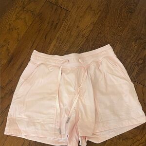 Lululemon dance studio 3.5” short in strawberry milkshake color size 6